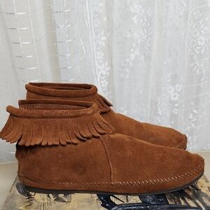 Brown Minnetonka Back Zip Hard sole ankle-length moccasin Boot Women's Sz11